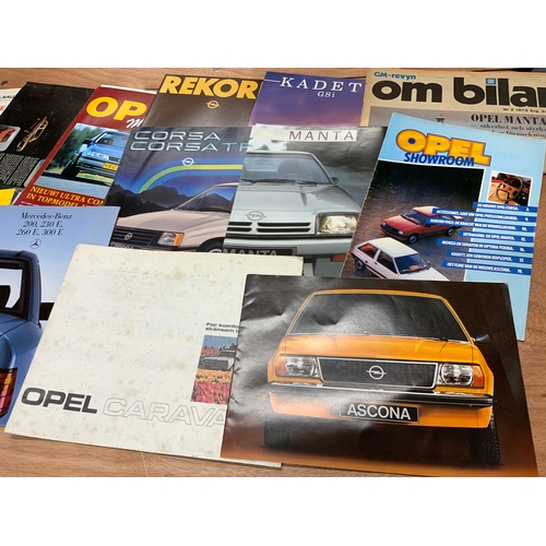 25 - ASSORTED MOTOR CAR BROCHURES & EPHEMERA, CITROEN, CHRYSLER, LAND ROVER, DAIMLER, MORGAN, CIVIC, RENA... 