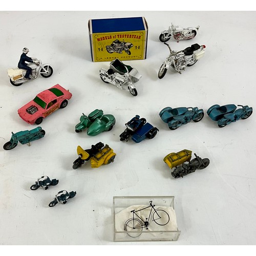 135 - MOTOTCYCLE INTEREST, U/B DINKY RAC & AA MOTORCYCLES & SIDE CARS, LESNEY Y-8 MOTORCYCLE & SIDE CAR, B... 