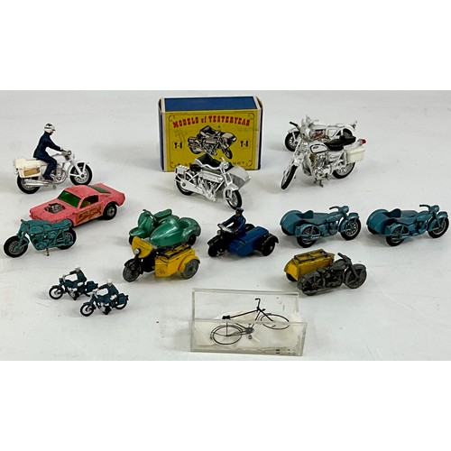 135 - MOTOTCYCLE INTEREST, U/B DINKY RAC & AA MOTORCYCLES & SIDE CARS, LESNEY Y-8 MOTORCYCLE & SIDE CAR, B... 