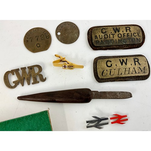 279 - GREAT WESTERN RAILWAY BRASS BAG TAGS GWR CULHAM, GWR AUDIT OFFICE PADDINGTON, GWR ST JOHNS AMBULANCE... 