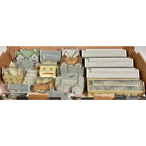 354 - TWO TRAYS OF GOOD N GAUGE MODEL RAILWAY BUILDINGS, : 4 LOCO SHEDS, WATER TOWERS, COTTAGES, STATION B... 