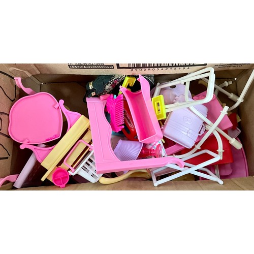 71 - BARBIE, A BOXED BARBIE PICNIC VAN, BARBIE TRUNK, T/W A LARGE SELECTION OF ACCESSORIES