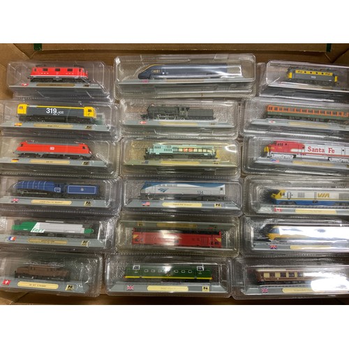 327 - A VERY LARGE BOX OF ‘N GAUGE’ STATIC, PLINTHED COLLECTORS DISPAY MODELS, LOCOMOTIVES GB, EUROPE & WO... 