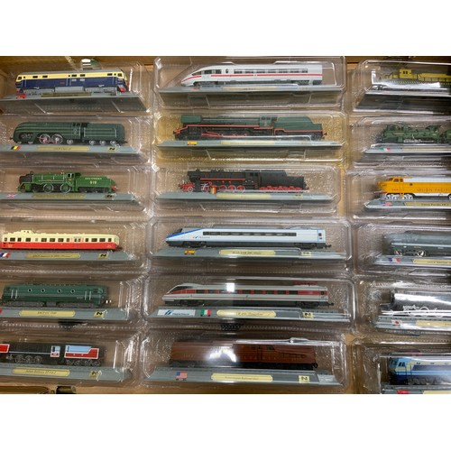 327 - A VERY LARGE BOX OF ‘N GAUGE’ STATIC, PLINTHED COLLECTORS DISPAY MODELS, LOCOMOTIVES GB, EUROPE & WO... 