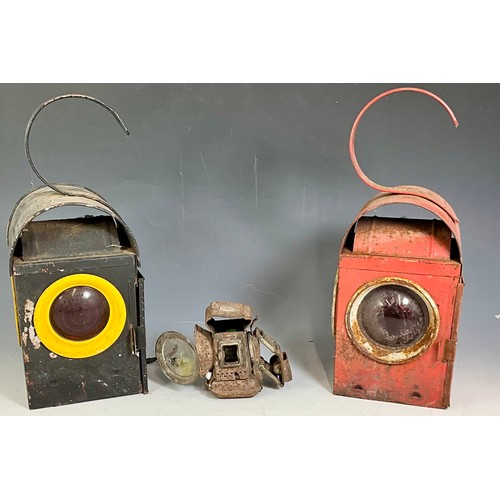 12 - TWO VINTAGE ROAD LAMPS KENYON KENLITE IN RED, BLACK & YELLOW AEB, NO INNER FITMENTS, & A DISTRESSED ... 