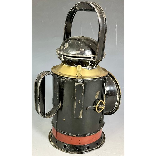 292 - RAILWAY HAND LAMP, BLACK & BRASS, IMPRESSED BR (W), 3 ASPECT, WICK MARKED BR(WR) BRASS COLLAR