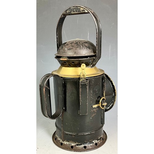 293 - RAILWAY HAND LAMP, GWR, 3 ASPECT REVOLVING, BRASS COLLAR, BRASS BURNER MARKED BR(WR), MARKED GWR, MA... 