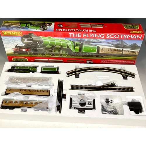 307 - HORNBY BOXED R1167 THE FLYING SCOTSMAN SET, LOCOMOTIVE (BOX ADVISES DCC READY) COACHES TRACK & CONTR... 