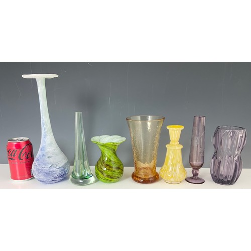 222 - COLLECTION OF ART AND STUDIO GLASS VASES INC A SIGNED MURANO GLASS VASE