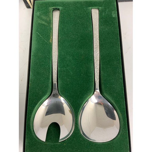 283 - VINERS STUDIO STAINLESS STEEL BOXED SALAD SERVERS TOGETHER WITH A BOXED SET OF FISH EATERS DESIGNED ... 