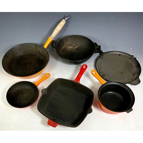 314 - MIXED LOT OF LE CREUSET AND SIMILAR CAST IRON PANS