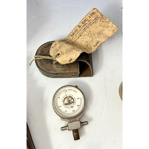 320 - MISC. ITEMS INC. LINEN PROVER, A BRASS THREAD-COUNTER, J CASARTELLI MANCHESTER, A TYPE A GAS LEAK DE... 