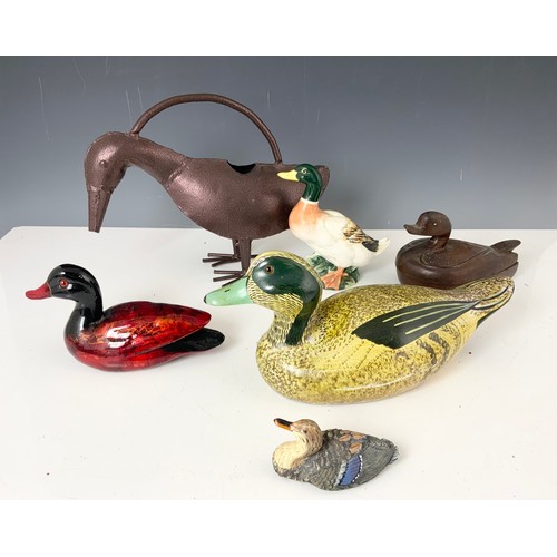 335 - COLLECTION OF 6 DUCKS TO INCLUDE AMERICAN WIDGEON WOODEN DECOY DUCK, WOODEN LIDDED DUCK BOX, DUCKLIN... 