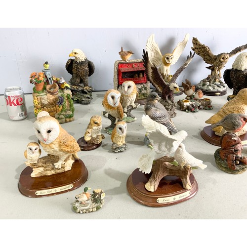 364 - A COLLECTION OF 4 BIRDS OF PREY, 9 OWLS AND 12 WILDLIFE ANIMALS FIGURINES