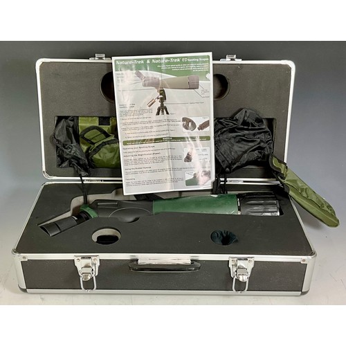 390 - A HAWKE NATURE-TREK 80MM SPOTTING SCOPE IN FITTED CASE