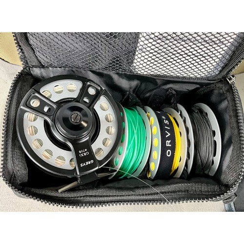 410 - SHOWBEE FISHING TACKLE BAG CONTAINING GREYS AND ORVIS FISHING REELS AND A SHIMANO COURSE FISHING REE... 