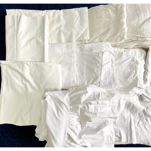 460 - A LARGE COLLECTION OF VINTAGE BED LINEN INCLUDING A NUMBER OF PILLOWCASES WITH LACE OR EMBROIDERY