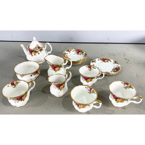 193 - MISC. ROYAL ALBERT OLD COUNTRY ROSES , ROYAL WORCESTER HERBS AND PORTMEIRION TABLE WARE 2 TRAYS