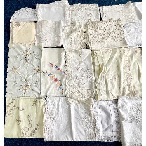 462 - A LARGE COLLECTION OF VINTAGE TABLE LINEN AND NAPERY, MUCH WITH LACE, DRAWN THREAD, EMBROIDERY OR CR... 