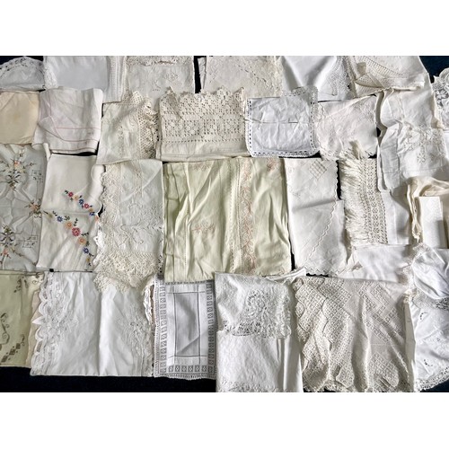 462 - A LARGE COLLECTION OF VINTAGE TABLE LINEN AND NAPERY, MUCH WITH LACE, DRAWN THREAD, EMBROIDERY OR CR... 