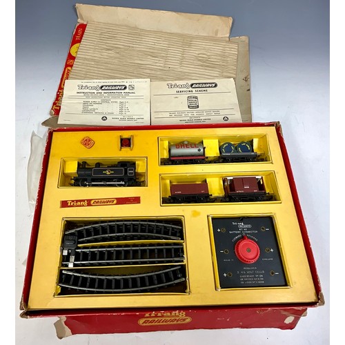 333 - TRIANG BOXED RO SET, EARLY EDITION, AS SHOWN PLUS SET RE, JINTY FREIGHT SET