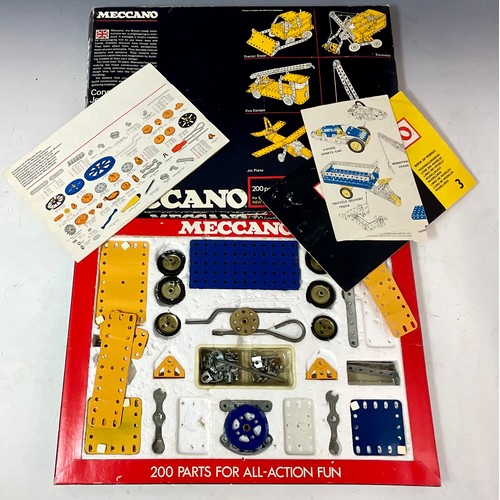 54 - MECCANO, 2 BOXED SETS AS SHOWN, SET 3 & PLASTIC MECCANO