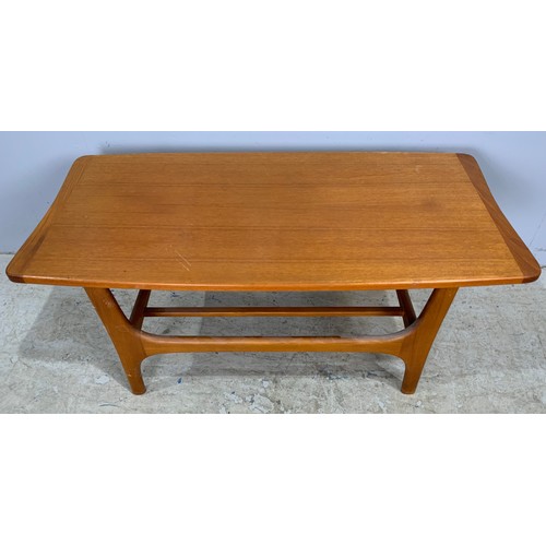 682 - LATE CENTURY COFFEE TABLE 92cm x 46cm