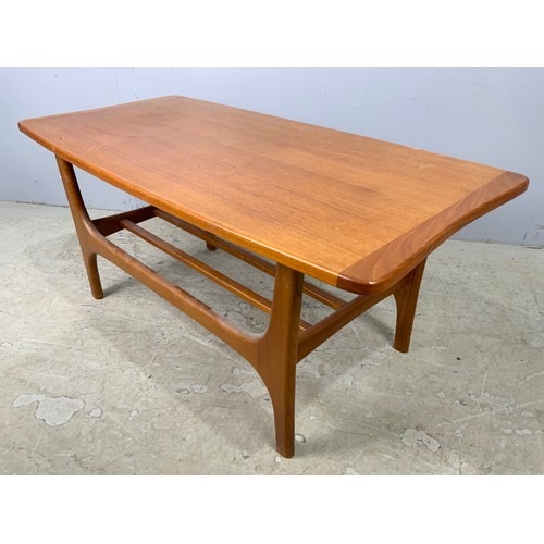 682 - LATE CENTURY COFFEE TABLE 92cm x 46cm