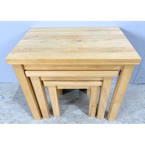 622 - NEST OF OAK TABLES