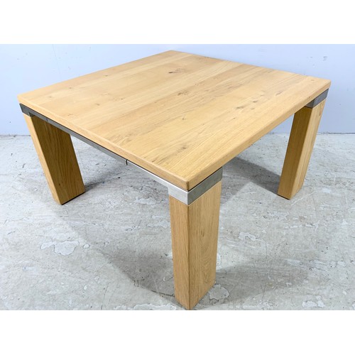 642 - STYLISH HILLER OAK & BRUSHED STEEL COFFEE / OCCASIONAL TABLE 75cm x 75cm