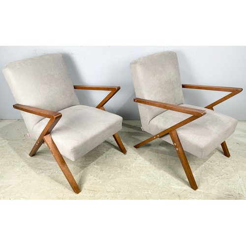 732 - PAIR OF STERNZEIT DESIGN LOUNGE / COMFY CHAIRS