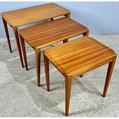 675 - LATE CENTURY NEST OF THREE TABLES