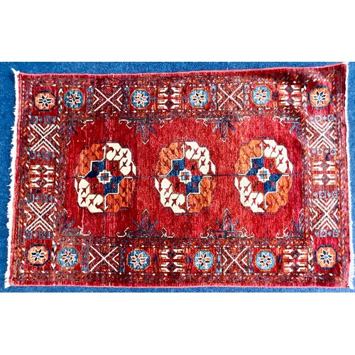 747 - AN AFGHAN HAND KNOTTED ESARI RUG. Approx. 157cm x 100cm