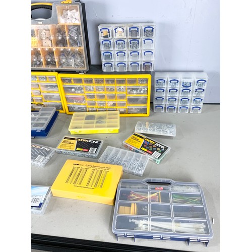 509 - QUANTITY OF MISC. SCREWS AND OTHER ACCESSORIES IN VARIOUS STORAGE CONTAINERS