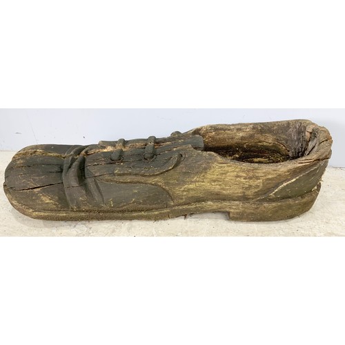 541 - LARGE OAK SHOE GARDEN ORNAMENT WIDTH 110cm