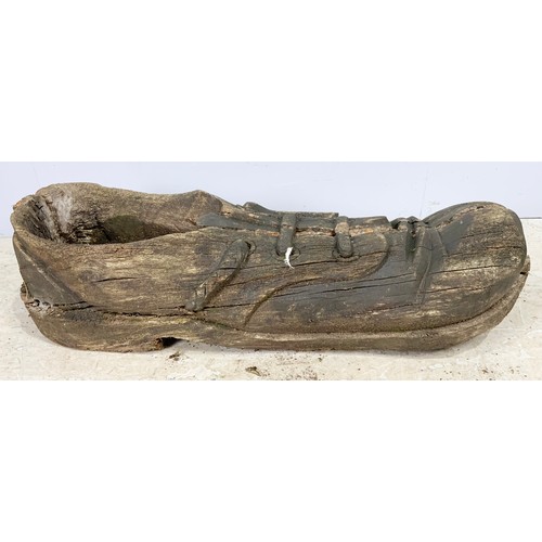 541 - LARGE OAK SHOE GARDEN ORNAMENT WIDTH 110cm