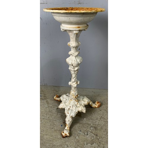 528 - HEAVY CAST COALBROOKDALE STYLE IRON TRIPOD BASE / BIRD BATH 73cm TALL