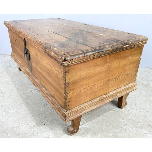 596 - CONTINENTAL PINE COFFER / BLANKET BOX  ON 4 FEET WIDTH 124cm