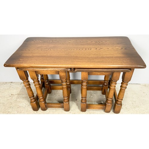 652 - NEST OF OAK TABLES