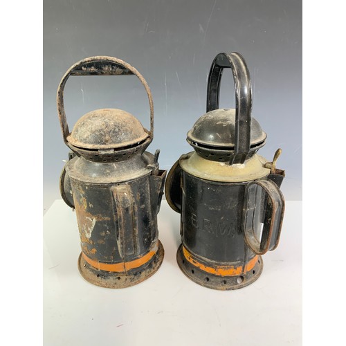 212 - 2 RAILWAY HAND LAMPS, 3 ASPECT BRASS COLLAR BR(W) WITH BURNER, & ONE FOR RESTORATION, 3 ASPECT NO BU... 