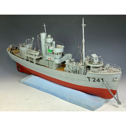 89 - RADIO CONTROLLED ROYAL NAVY MINESWEEPER, T241 ‘SIR KAY’, 1:48, CALDERCRAFT, HIGHLY DETAILED, RTR, AP... 