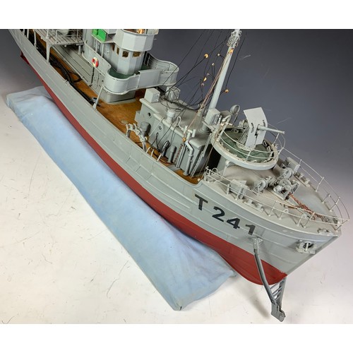 89 - RADIO CONTROLLED ROYAL NAVY MINESWEEPER, T241 ‘SIR KAY’, 1:48, CALDERCRAFT, HIGHLY DETAILED, RTR, AP... 