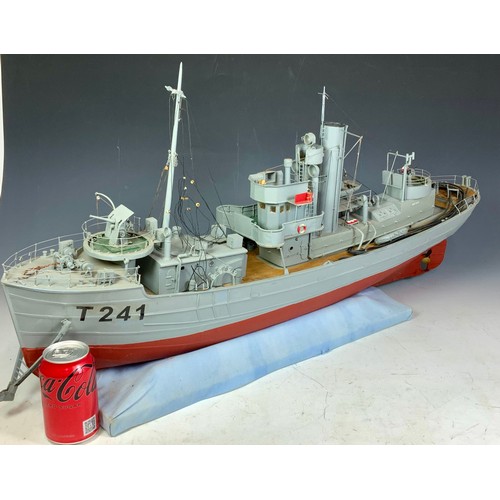 89 - RADIO CONTROLLED ROYAL NAVY MINESWEEPER, T241 ‘SIR KAY’, 1:48, CALDERCRAFT, HIGHLY DETAILED, RTR, AP... 