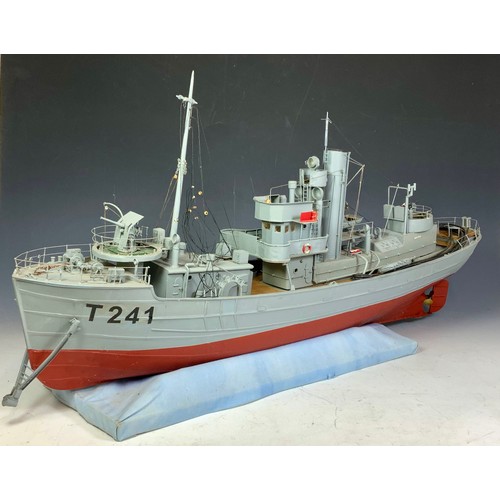 89 - RADIO CONTROLLED ROYAL NAVY MINESWEEPER, T241 ‘SIR KAY’, 1:48, CALDERCRAFT, HIGHLY DETAILED, RTR, AP... 