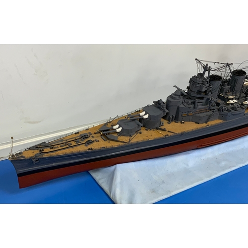 88 - A BUILT HACHETTE MODEL OF ‘HMS HOOD’, WITH 4 BINDERS OF MAGAZINES & ANATOMY OF THE SHIP,
BOOK. ADVIS... 