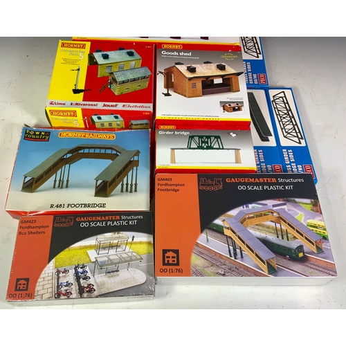 385 - MODEL RAILWAY SCENIC ACCESSORIES, HORNBY VIADUCT, FOOTBRIDGE, GOODS SHED, ACCESSORY PACK 5, RIVER BR... 