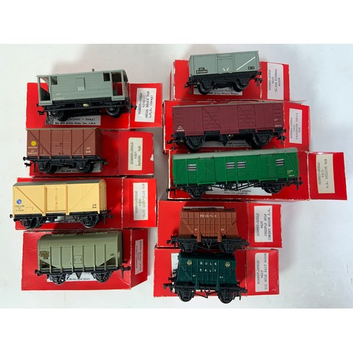 421 - HORNBY DUBLO WAGONS, IN REPLACEMENT BOXES. GOOD MODELS INC. SR CCT, FRUIT, LM BRAKE, INSUL FISH, BUL... 