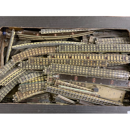 468 - TRAY OF EARLY U/B HORNBY DUBLO 3 RAIL COACHES , LNER TEAK, NE CARMINE & CREAM TEAK, LM, 16 IN TOTAL ... 