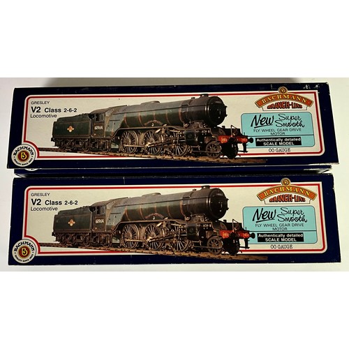 443 - BACHMANN 2 BOXED LOCOMOTIVES 31-554 V2 60903 BR GREEN & 31-551 V2 60800 GREEN ARROW IN BR BLACK