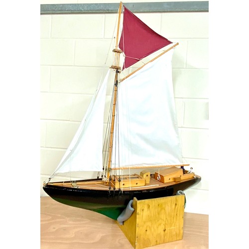 85 - RADIO CONTROLLED SAILING YACHT, APPROX 100 CM LONG